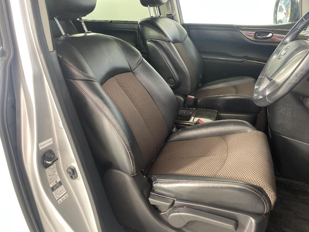 Photo '16' of Nissan Elgrand Photo '16' of Nissan Elgrand