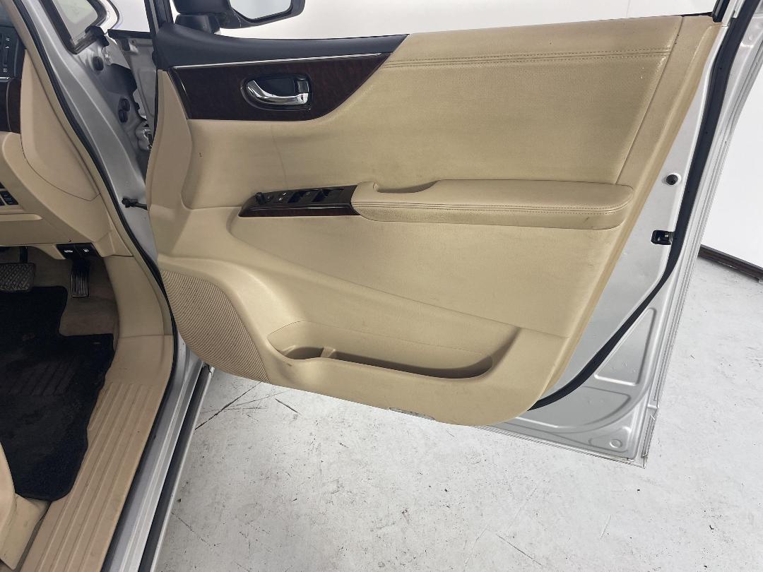 Photo '15' of Nissan Elgrand