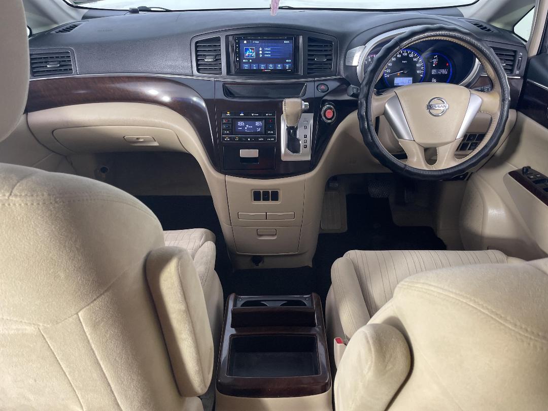 Photo '17' of Nissan Elgrand