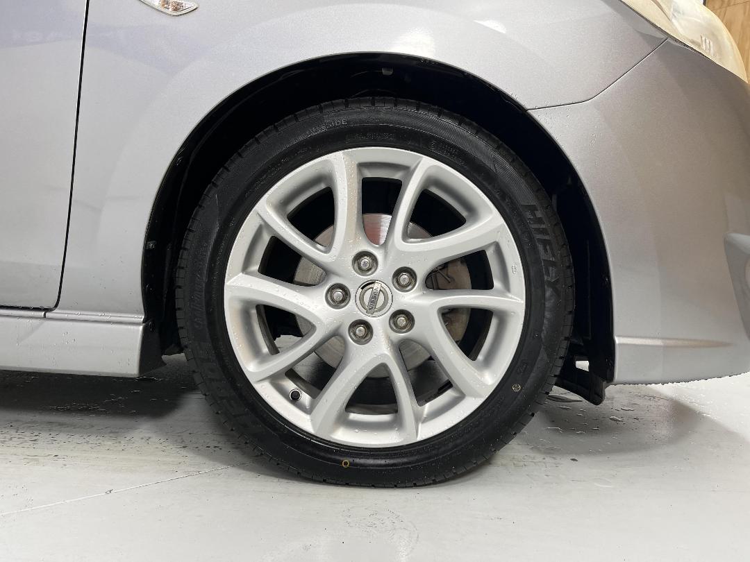 Photo '9' of Nissan Lafesta Photo '9' of Nissan Lafesta