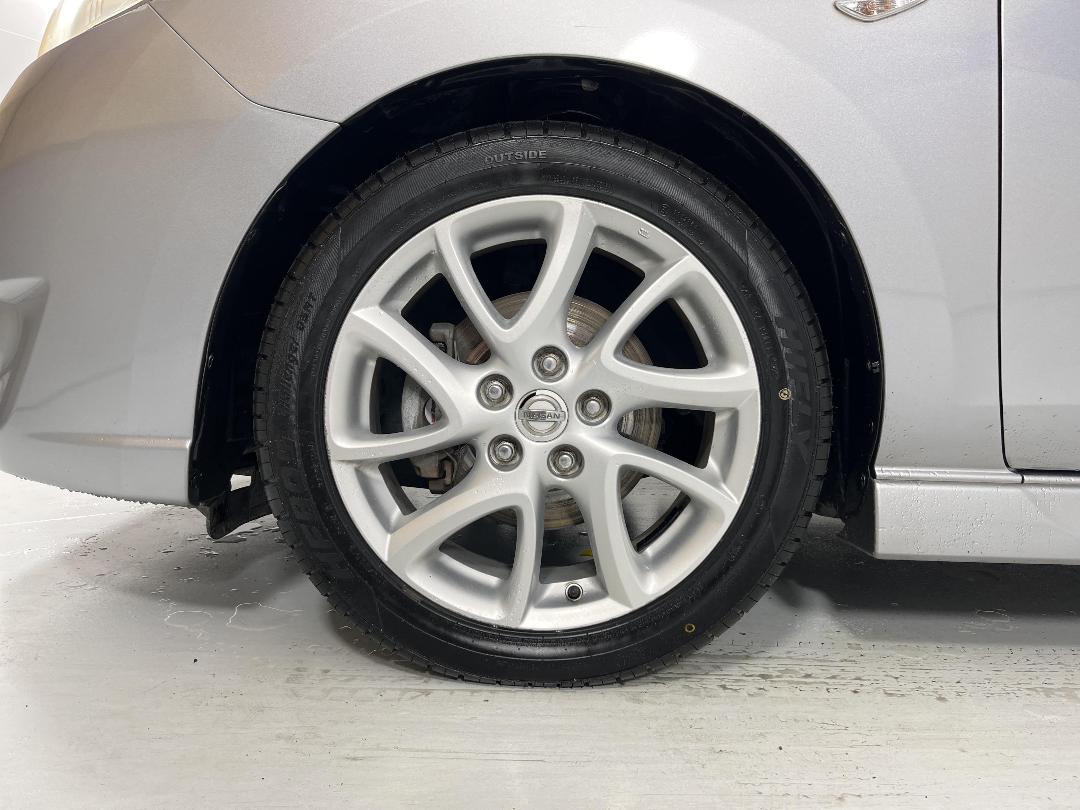 Photo '10' of Nissan Lafesta Photo '10' of Nissan Lafesta