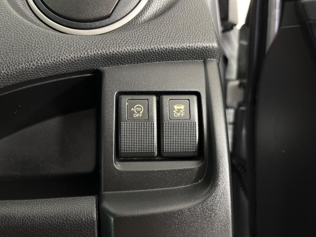 Photo '30' of Nissan Lafesta Photo '30' of Nissan Lafesta