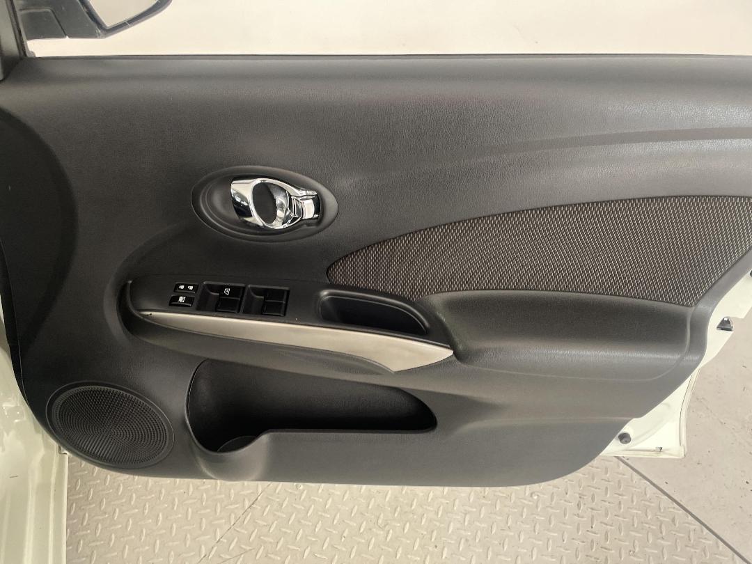 Photo '15' of Nissan Latio Photo '15' of Nissan Latio