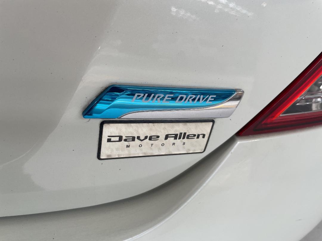 Photo '35' of Nissan Latio Photo '35' of Nissan Latio