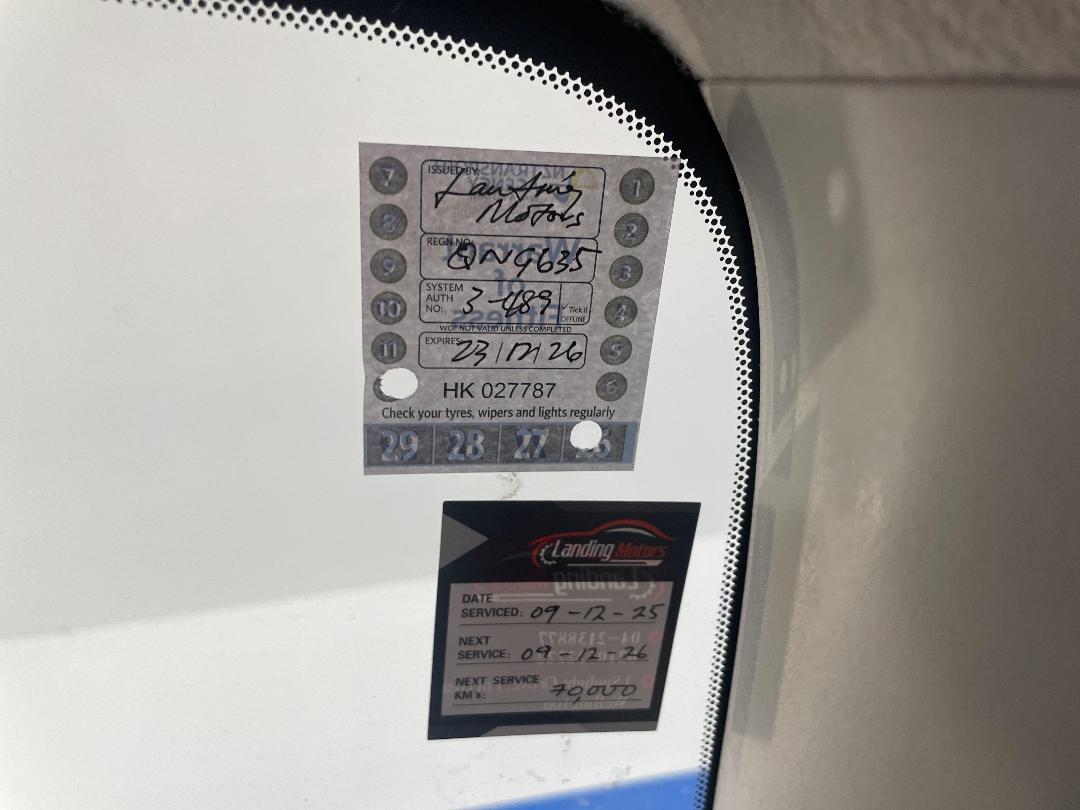 Photo '32' of Nissan Latio