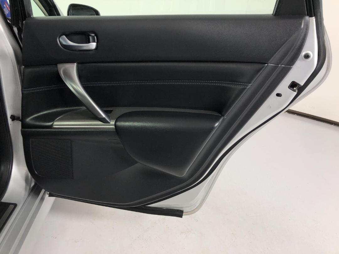 Photo '19' of Nissan Maxima Photo '19' of Nissan Maxima