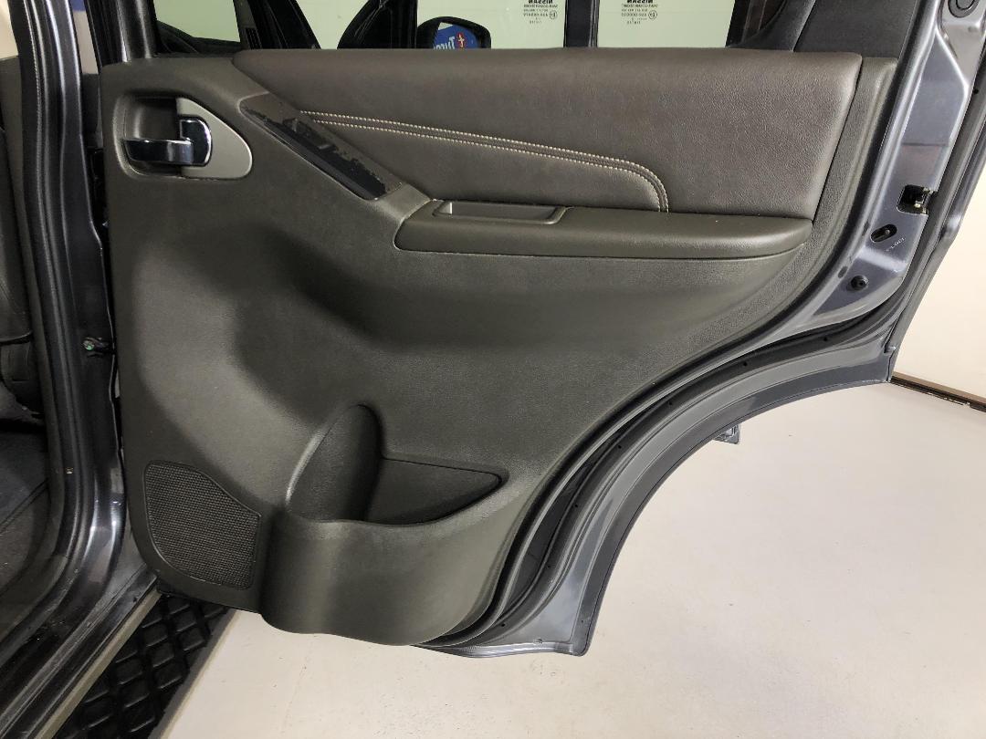 Photo '19' of Nissan Pathfinder Photo '19' of Nissan Pathfinder