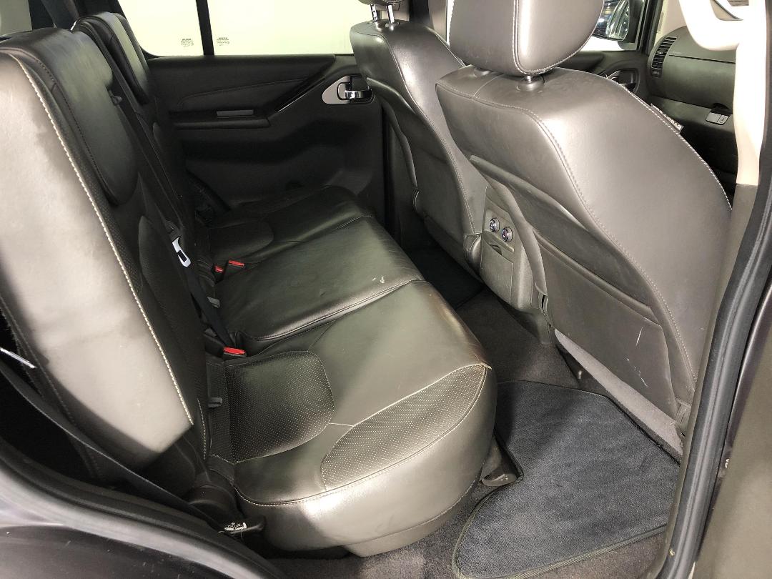 Photo '20' of Nissan Pathfinder Photo '20' of Nissan Pathfinder