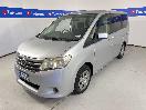 Thumbnail '4' of Nissan Serena