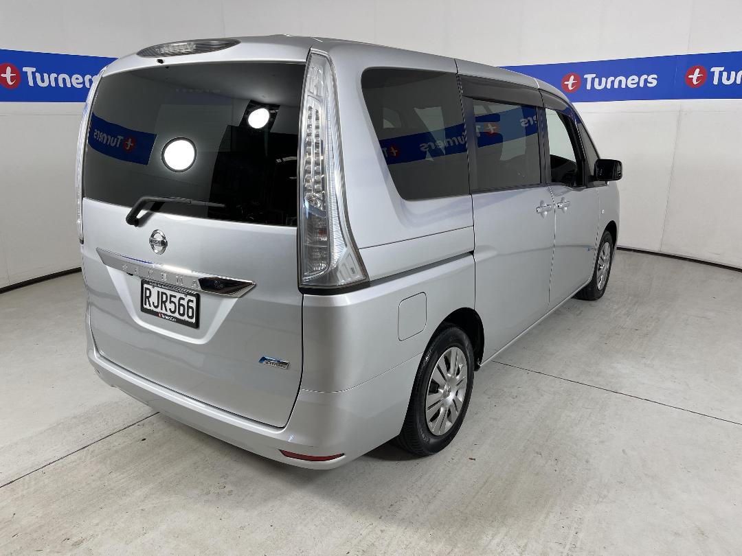 Photo '7' of Nissan Serena Photo '7' of Nissan Serena