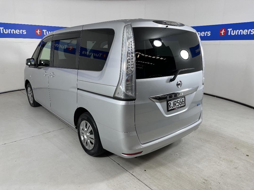 Photo '5' of Nissan Serena Photo '5' of Nissan Serena