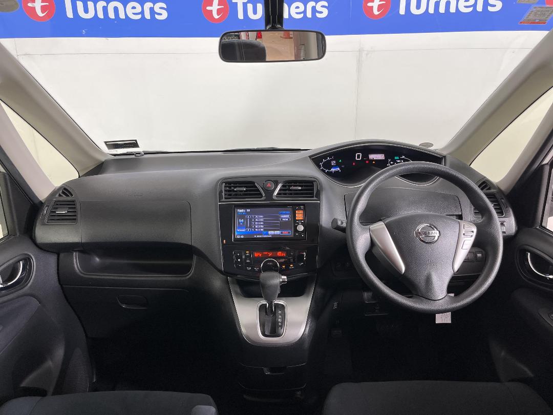 Photo '17' of Nissan Serena Photo '17' of Nissan Serena