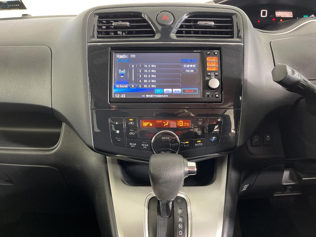 Photo '18' of Nissan Serena Photo '18' of Nissan Serena