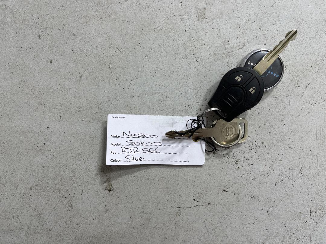 Photo '22' of Nissan Serena Photo '22' of Nissan Serena