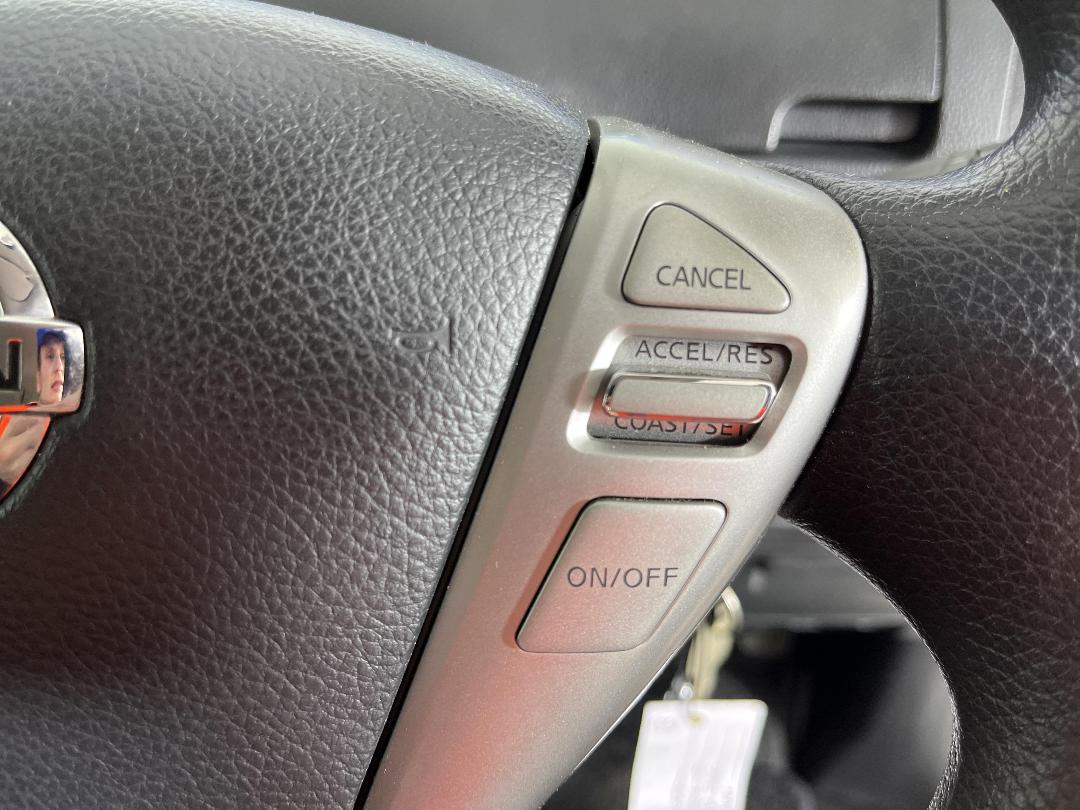 Photo '25' of Nissan Serena Photo '25' of Nissan Serena