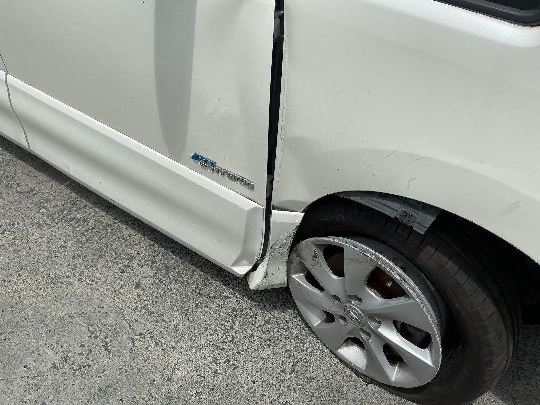 Photo '3' of Nissan Serena Hybrid Photo '3' of Nissan Serena Hybrid