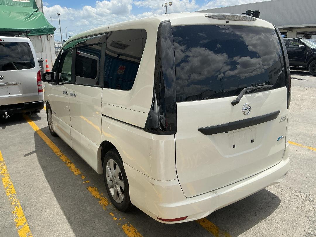 Photo '13' of Nissan Serena Hybrid Photo '13' of Nissan Serena Hybrid