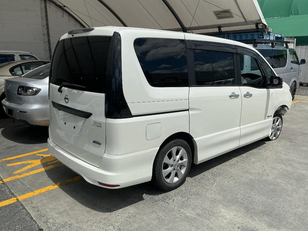 Photo '16' of Nissan Serena Hybrid Photo '16' of Nissan Serena Hybrid