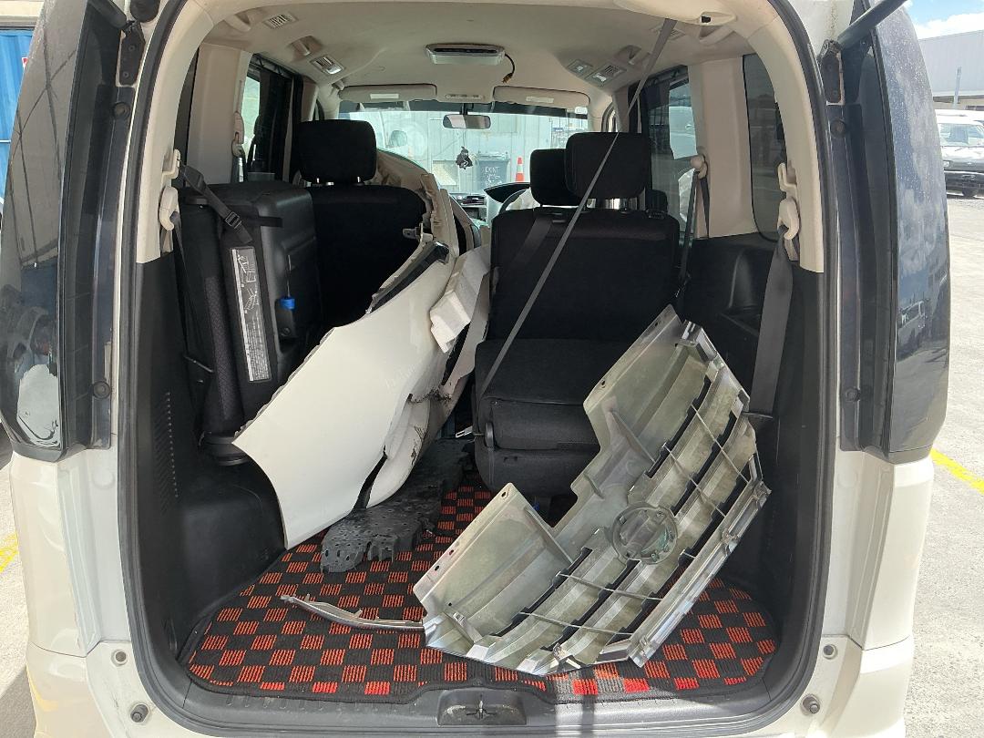 Photo '15' of Nissan Serena Hybrid Photo '15' of Nissan Serena Hybrid