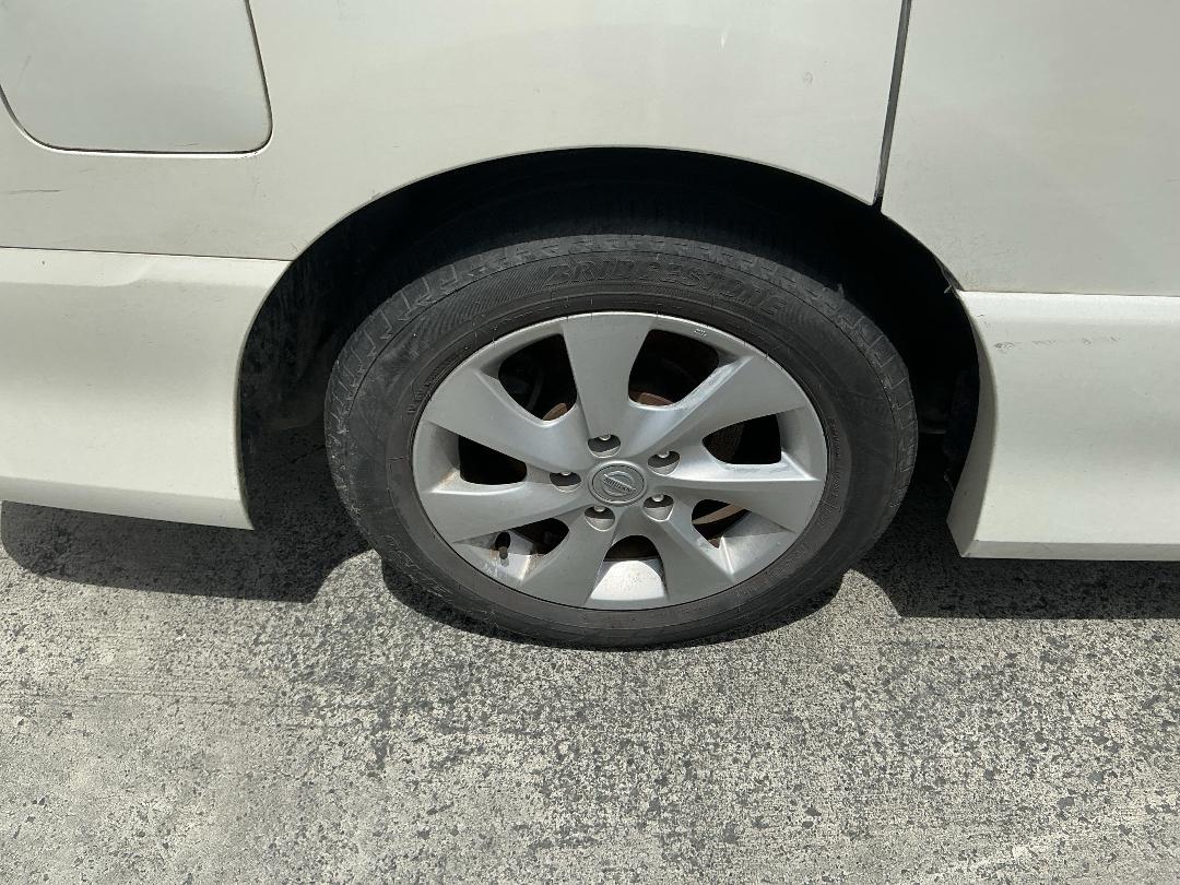 Photo '18' of Nissan Serena Hybrid Photo '18' of Nissan Serena Hybrid