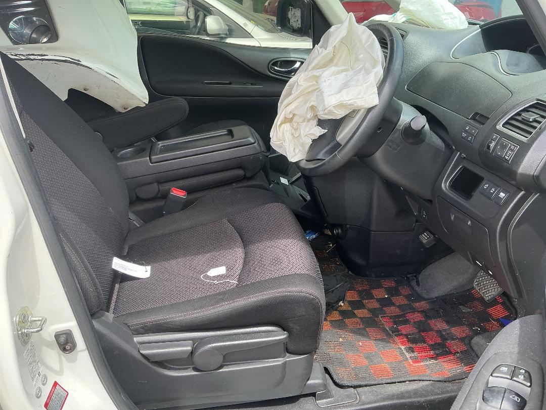 Photo '23' of Nissan Serena Hybrid Photo '23' of Nissan Serena Hybrid