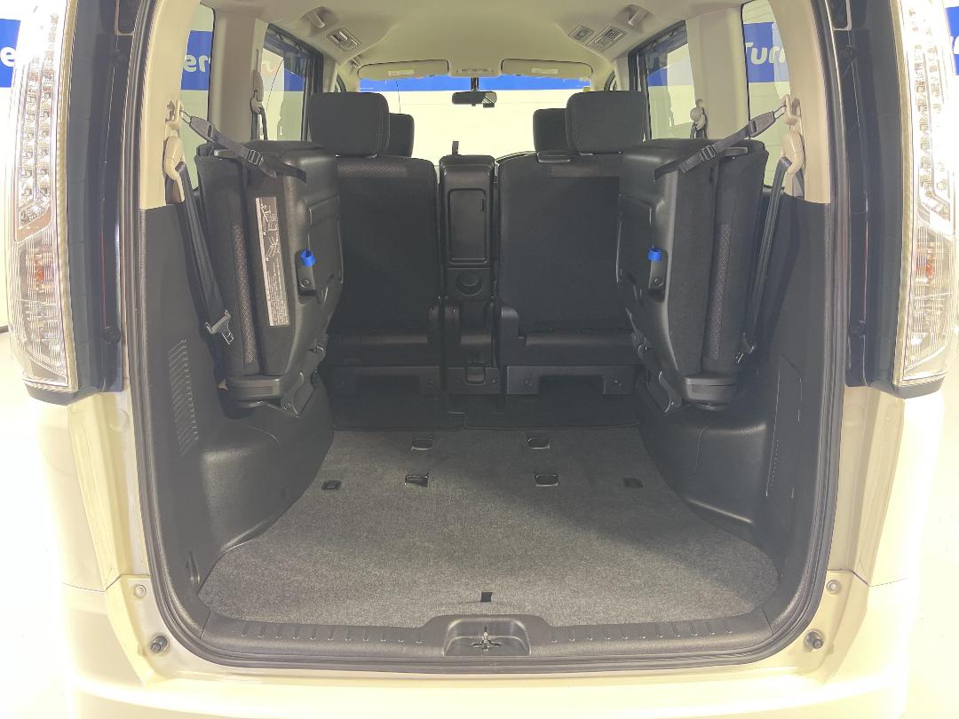 Photo '14' of Nissan Serena