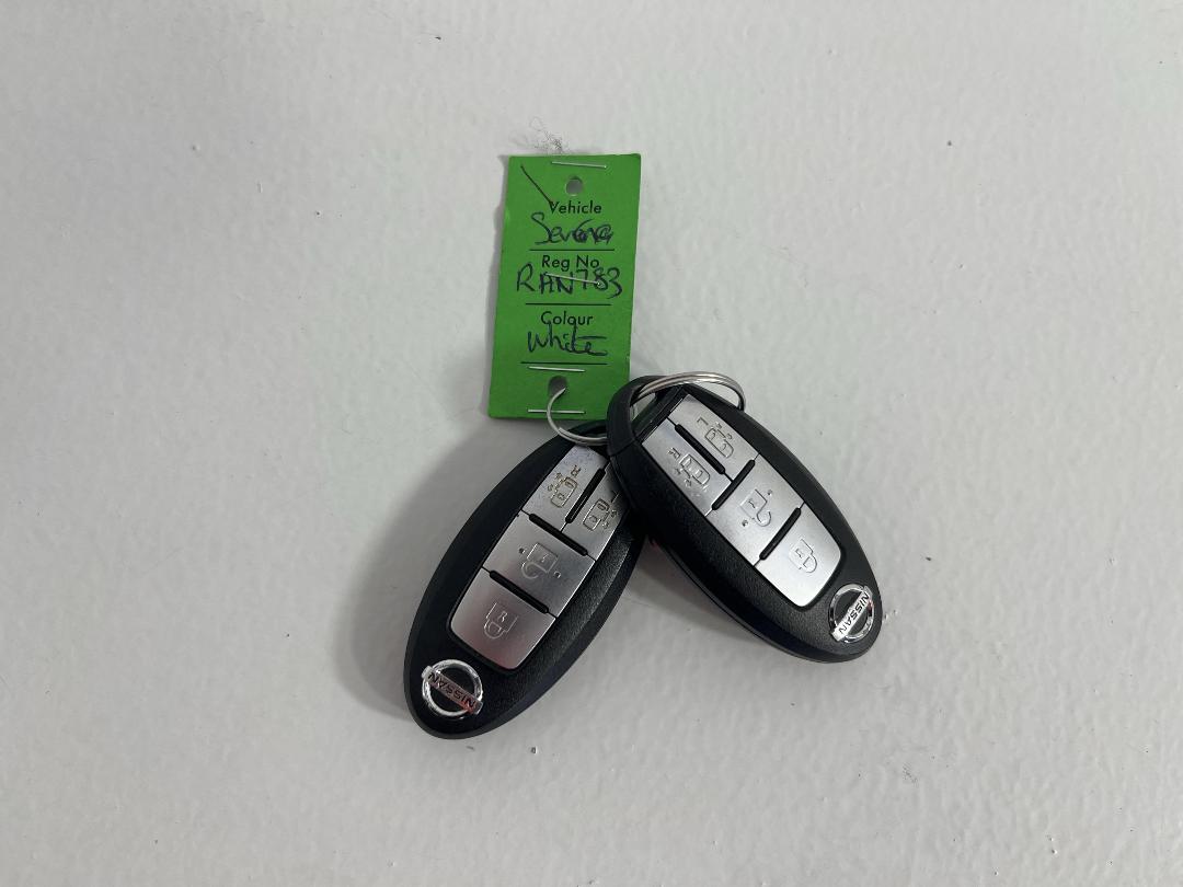 Photo '21' of Nissan Serena