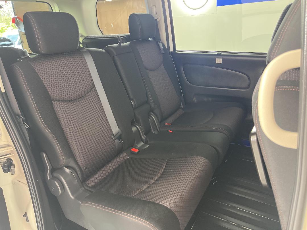 Photo '19' of Nissan Serena