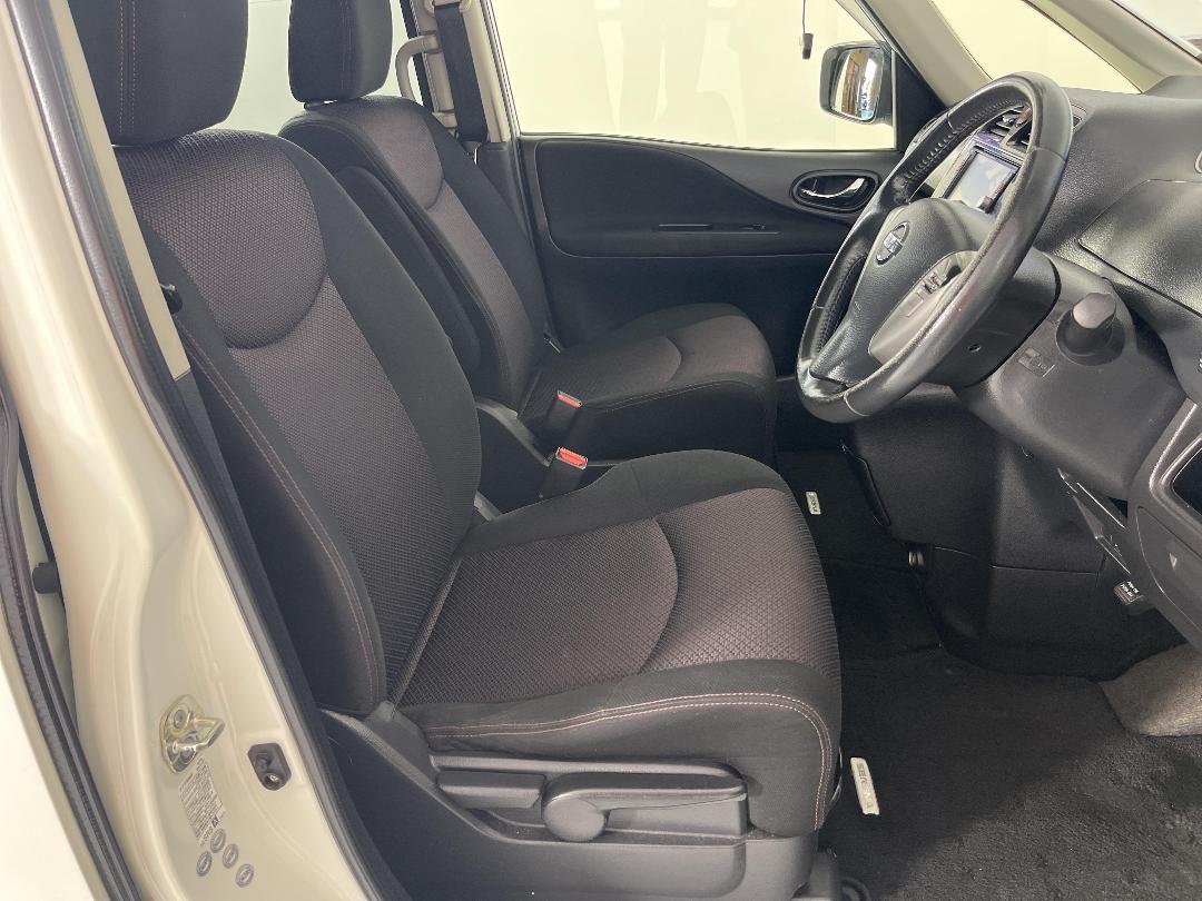 Photo '16' of Nissan Serena