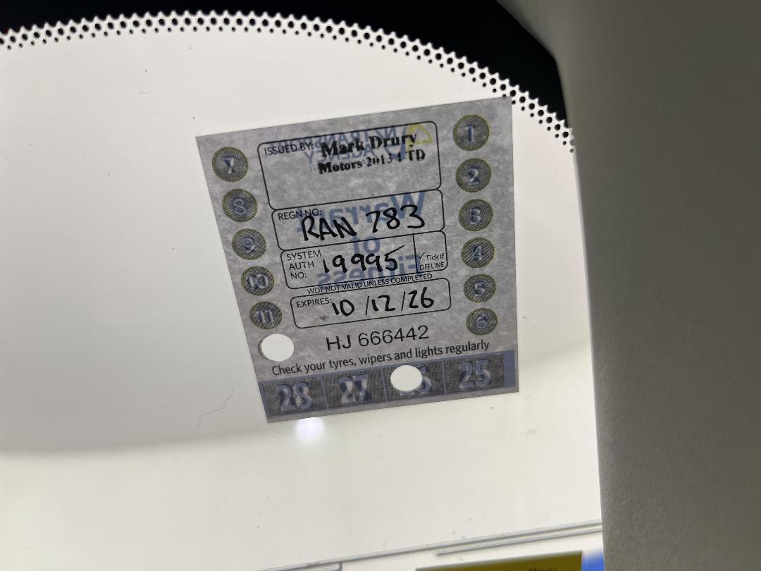 Photo '22' of Nissan Serena