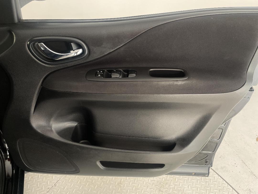 Photo '15' of Nissan Serena