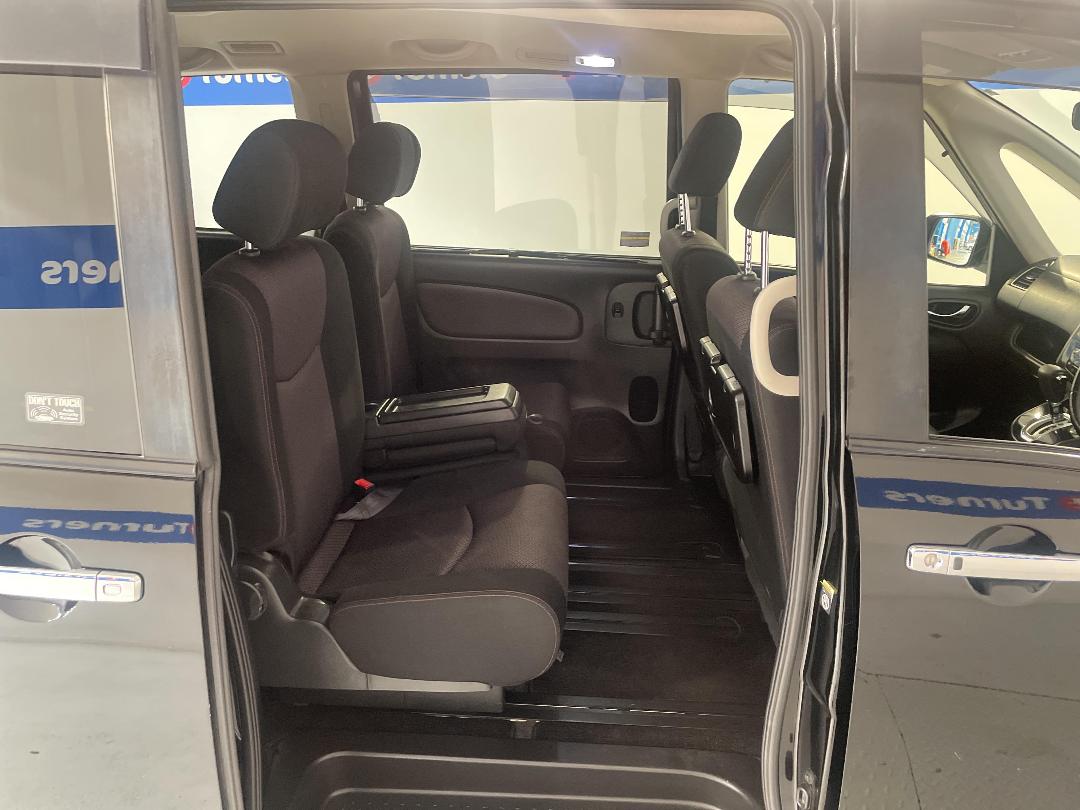 Photo '20' of Nissan Serena