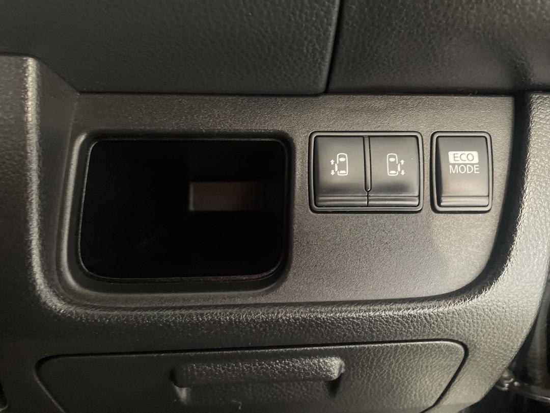 Photo '25' of Nissan Serena