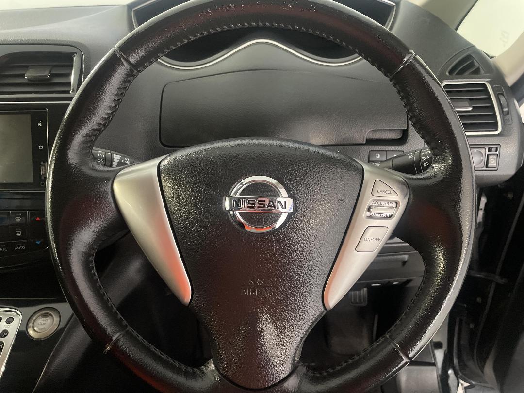 Photo '28' of Nissan Serena