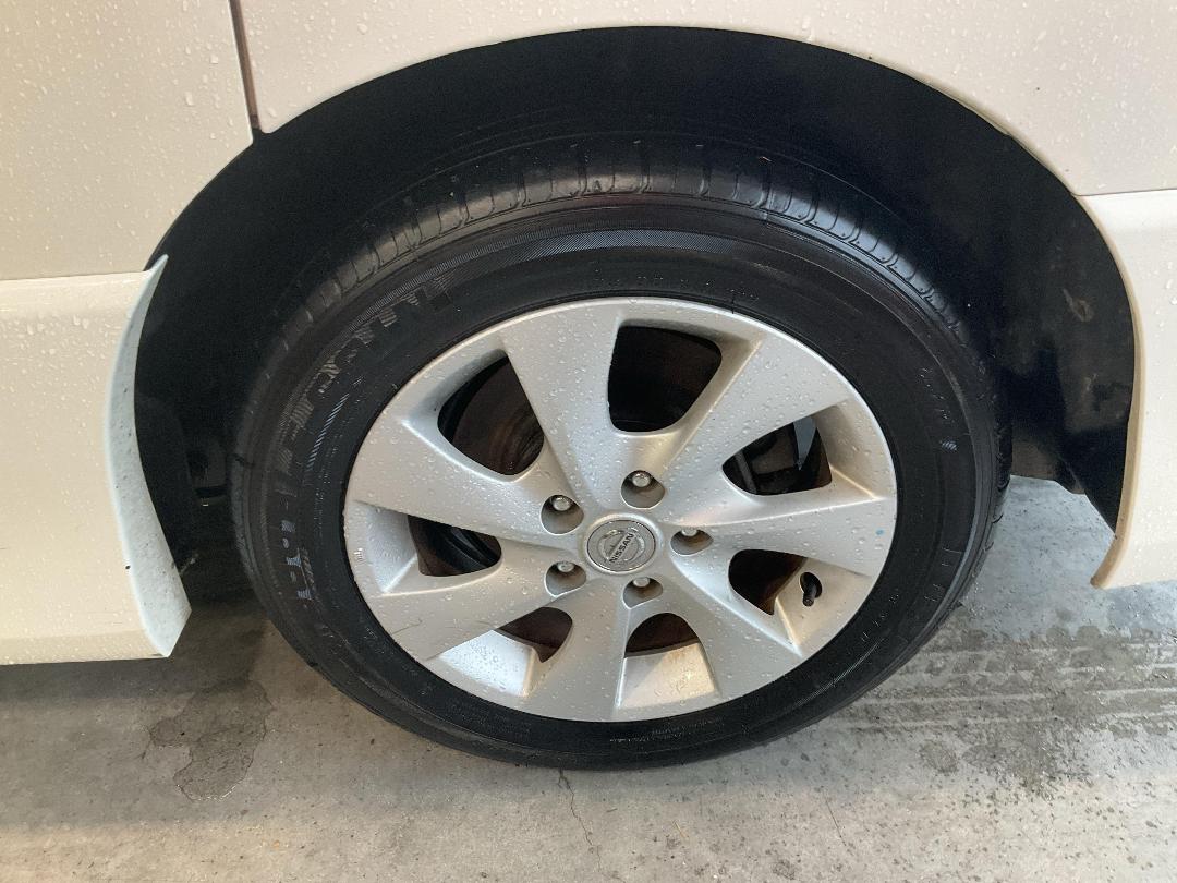 Photo '8' of Nissan Serena Photo '8' of Nissan Serena