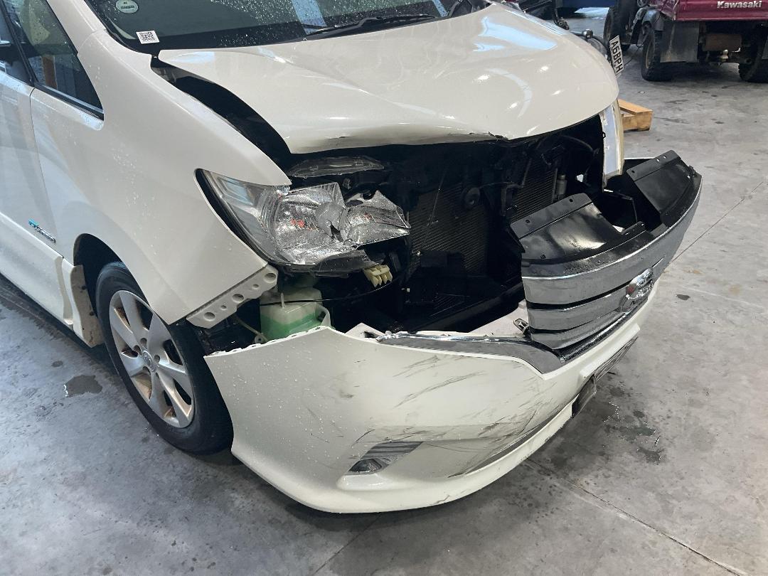 Photo '11' of Nissan Serena Photo '11' of Nissan Serena