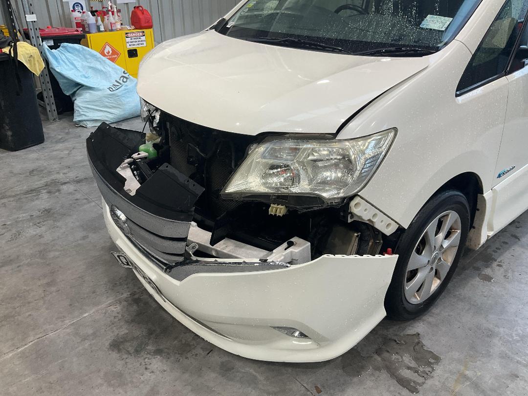 Photo '12' of Nissan Serena Photo '12' of Nissan Serena