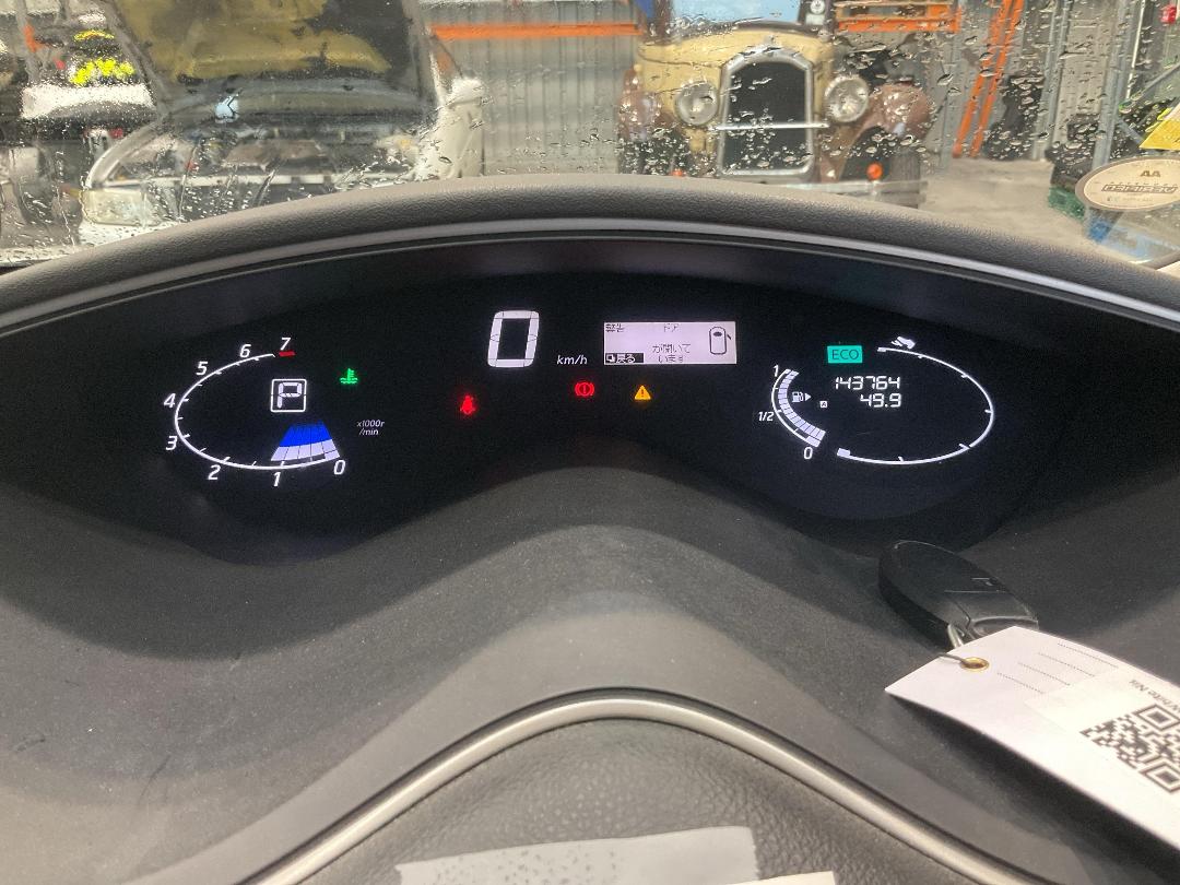 Photo '13' of Nissan Serena Photo '13' of Nissan Serena