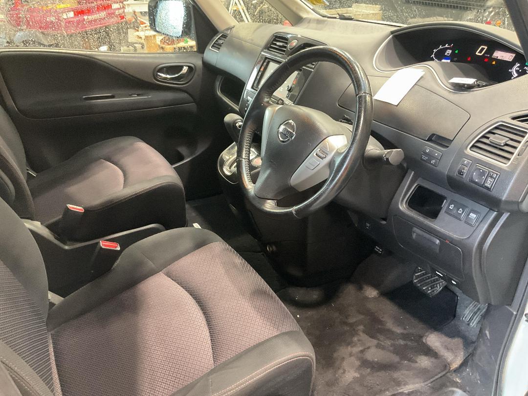 Photo '14' of Nissan Serena Photo '14' of Nissan Serena