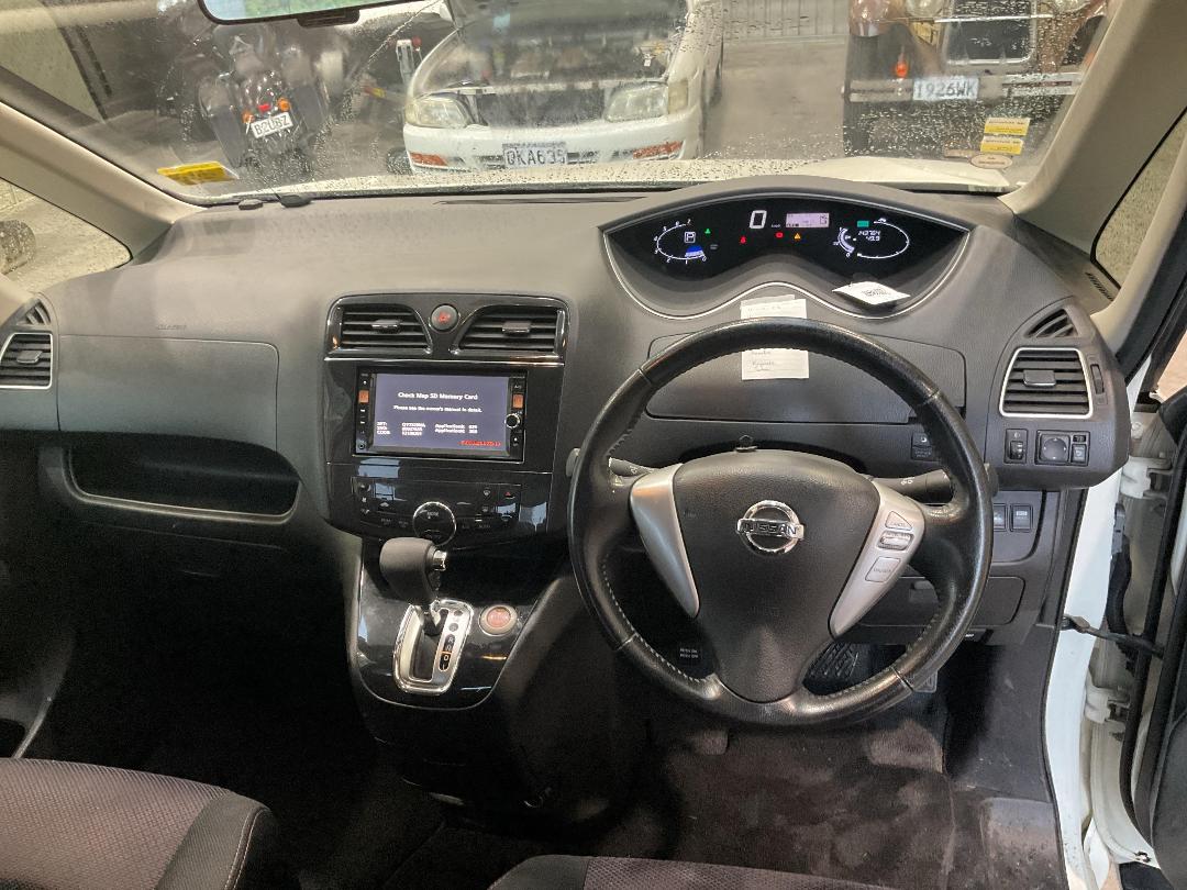 Photo '15' of Nissan Serena Photo '15' of Nissan Serena