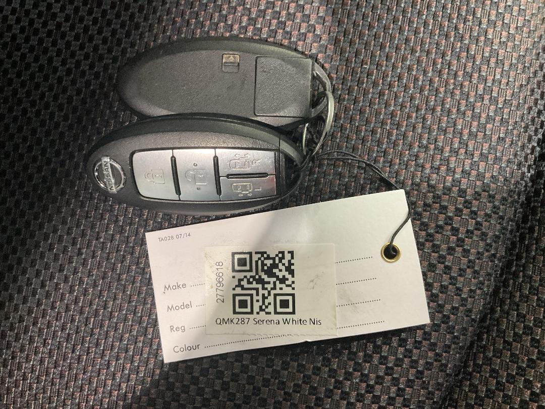 Photo '24' of Nissan Serena Photo '24' of Nissan Serena