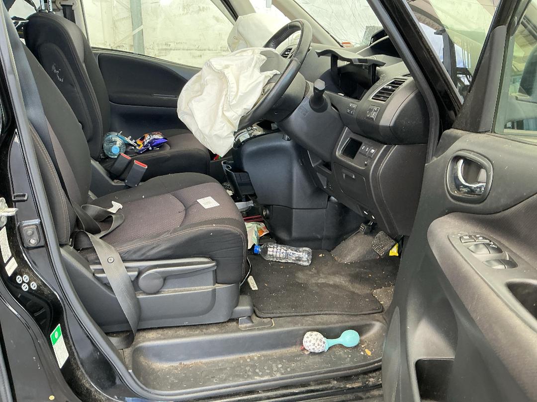 Photo '28' of Nissan Serena Highway Star Photo '28' of Nissan Serena Highway Star