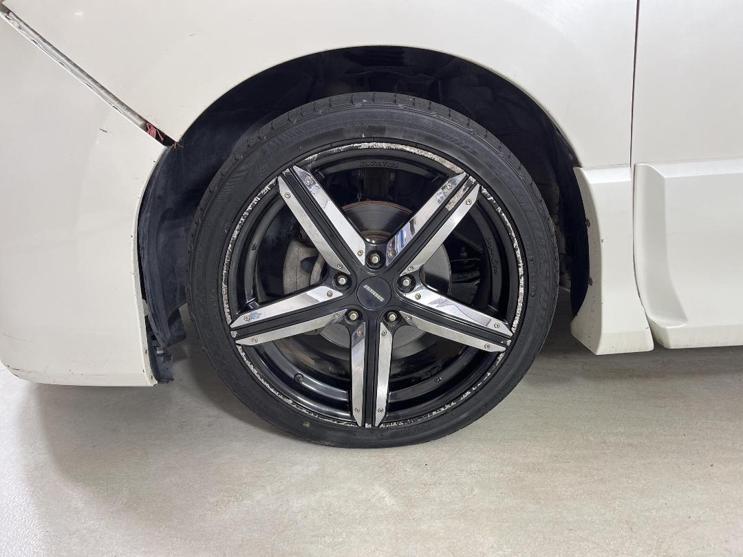 Photo '10' of Nissan Serena Photo '10' of Nissan Serena