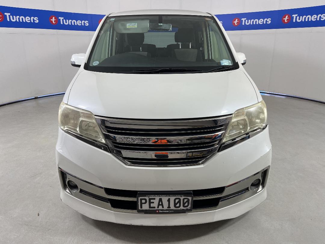 Photo '2' of Nissan Serena Photo '2' of Nissan Serena