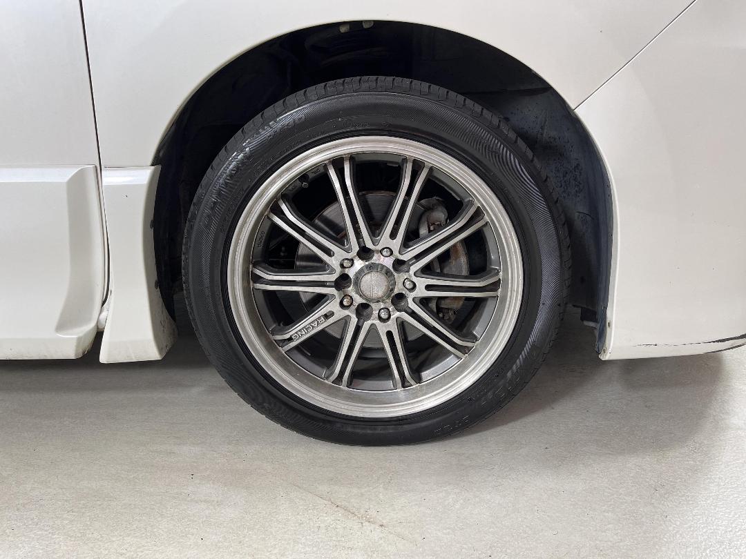 Photo '9' of Nissan Serena Photo '9' of Nissan Serena