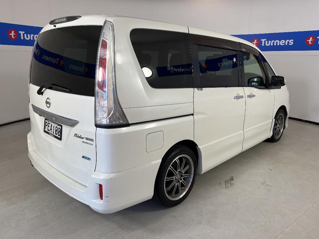 Photo '7' of Nissan Serena Photo '7' of Nissan Serena