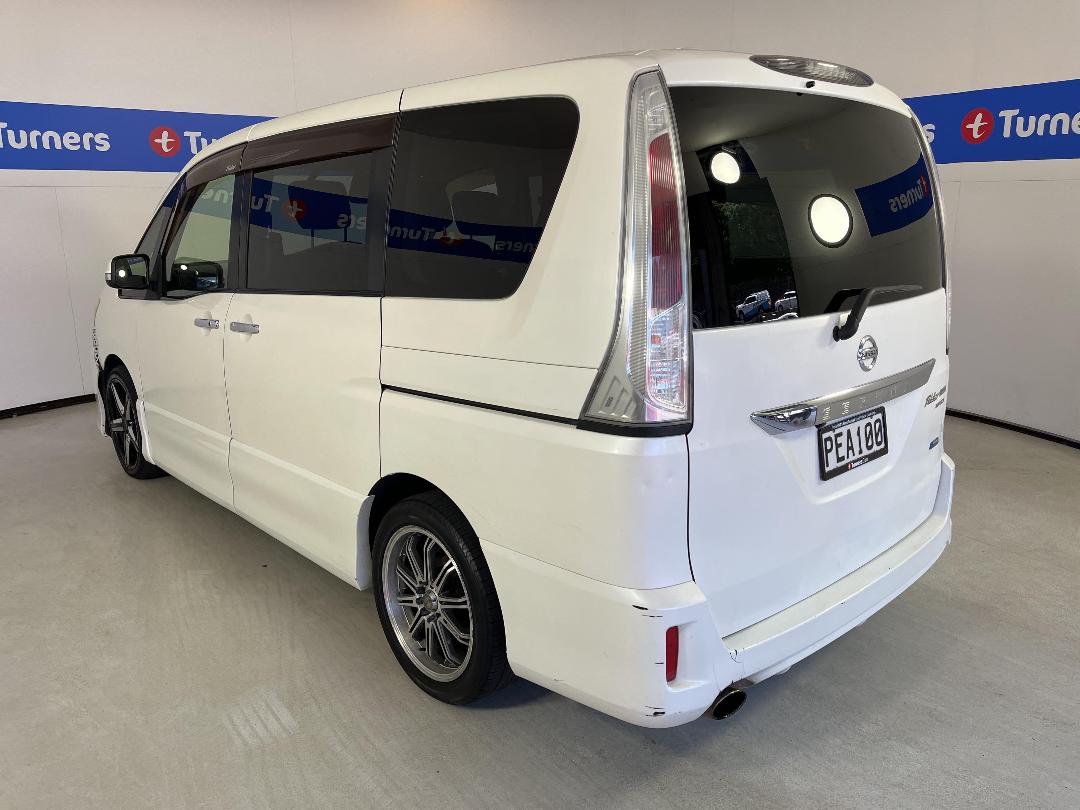Photo '5' of Nissan Serena Photo '5' of Nissan Serena