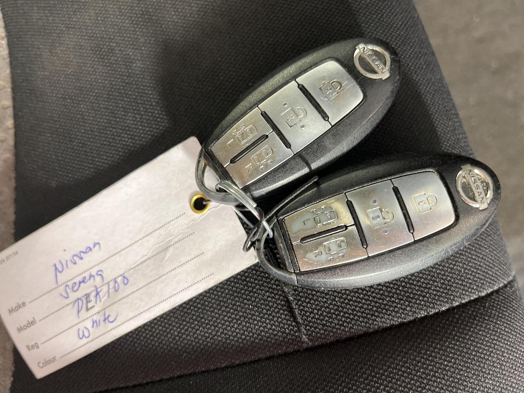 Photo '22' of Nissan Serena Photo '22' of Nissan Serena