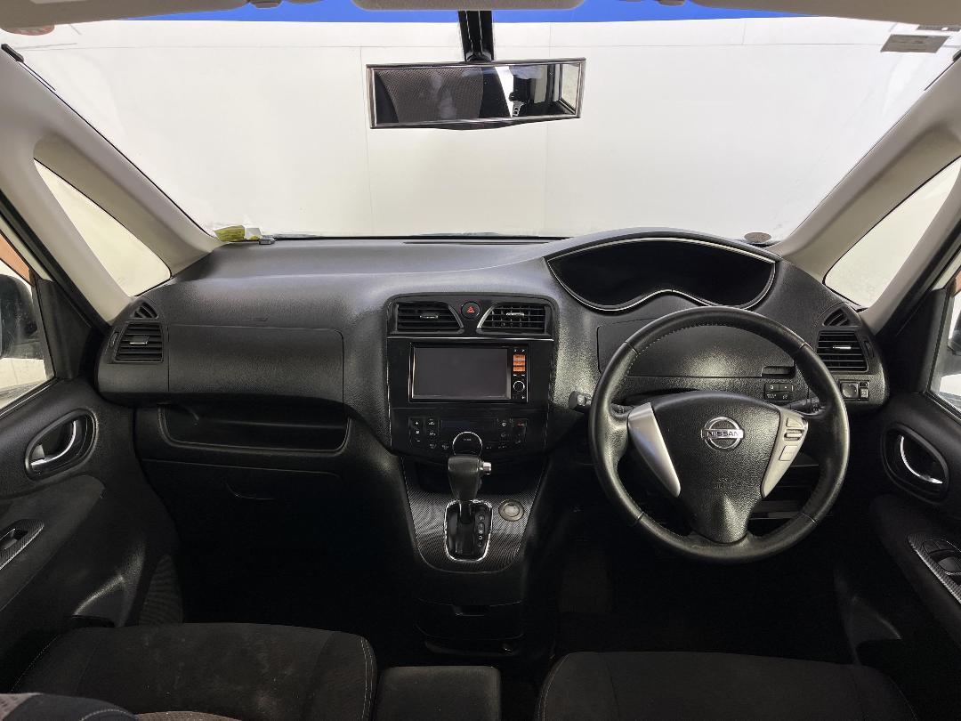 Photo '17' of Nissan Serena Photo '17' of Nissan Serena