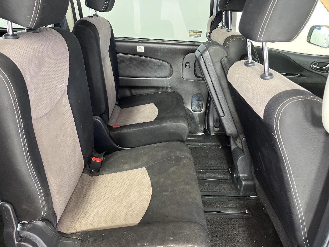 Photo '20' of Nissan Serena Photo '20' of Nissan Serena